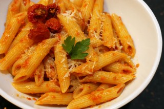 tomato garlic pesto pasta