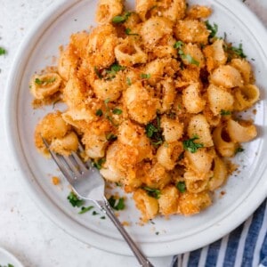 This mac and cheese recipe has a bit of a kick to it and it's the perfect weeknight comfort meal when you are craving pasta and cheese!
