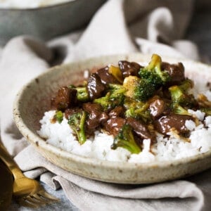 Slow cooker beef and broccoli is easy to make at home and such a warm comforting meal to have in a big bowl of rice! Much better than calling take-out; simply whip out your slow cooker and make this beef and broccoli at home!