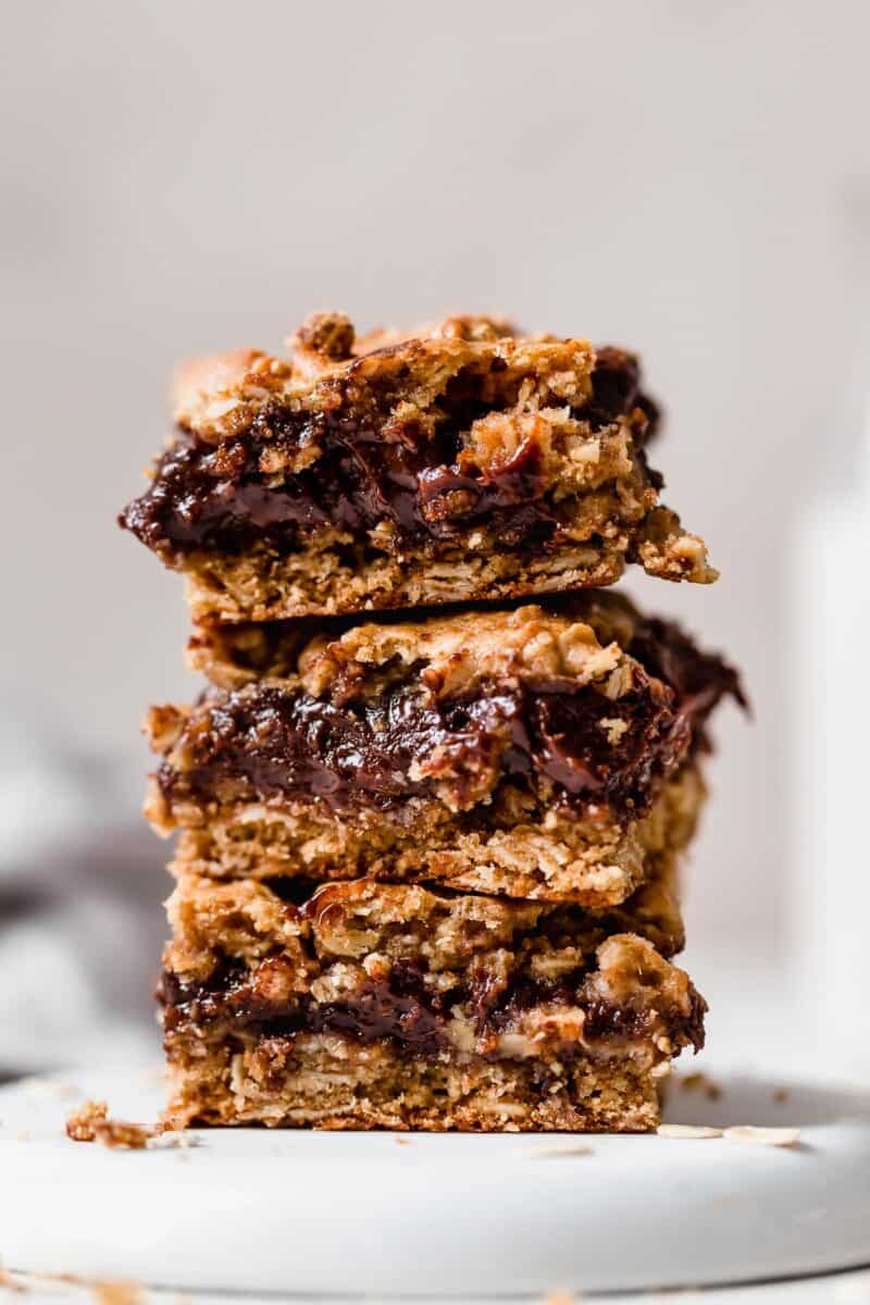 These oatmeal and chocolate cookie bars are a result of an oatmeal cookie having a baby with a chocolate cookie. So freaking good!!