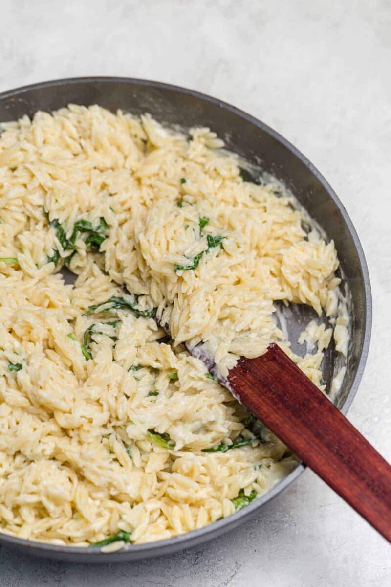 Classic parmesan and spinach goes so well together in this parmesan and spinach orzo! When you need an easy dinner that will satisfy all palettes, this will be the winner!