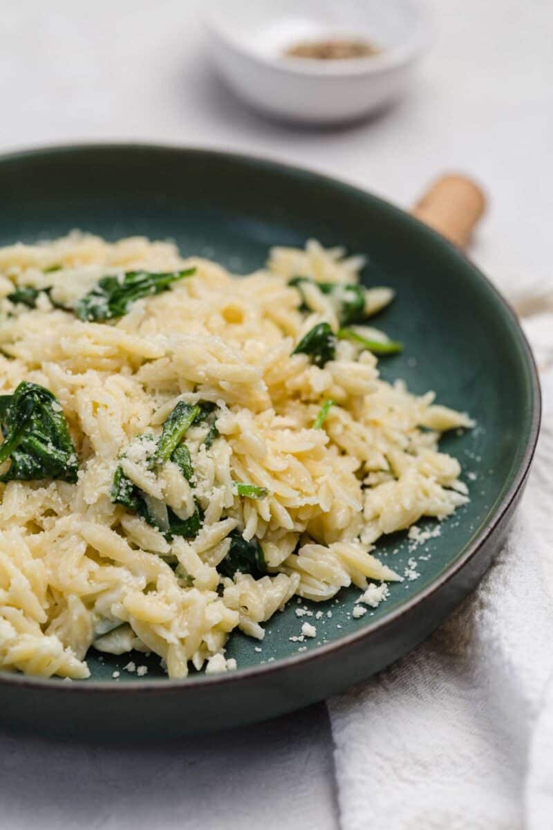 Classic parmesan and spinach goes so well together in this parmesan and spinach orzo! When you need an easy dinner that will satisfy all palettes, this will be the winner!