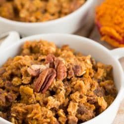 The perfect Fall breakfast for a crowd! This pumpkin spice baked oatmeal has just the right amount of pumpkin & oats to give your breakfast that Fall flair!