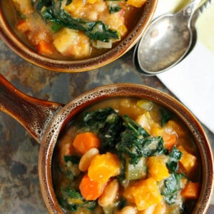 Warm up for game time with this dairy-free and meatless butternut squash white bean kale stew! This recipe is full of hearty veggies! Can we say touchdown?!