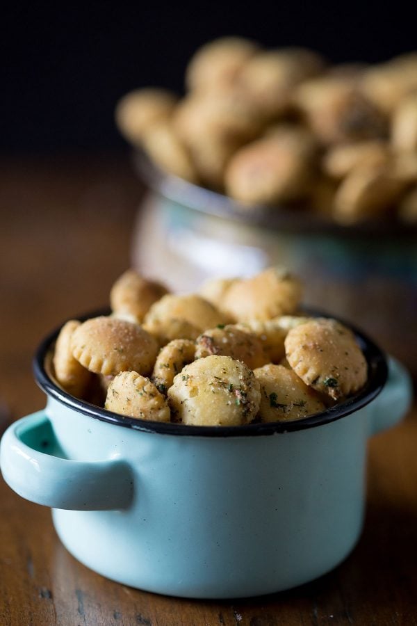 You're going to be snacking on these lemon ranch oyster crackers all day! They've got the perfect amount of spices and they go with everything! I dare you to eat just a handful. #sponsored