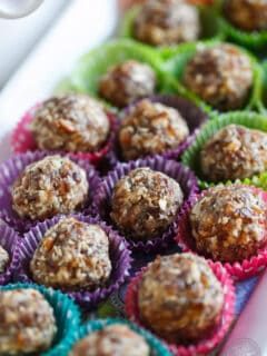 These energy ball bites are naturally sweetened and filled with good-for-you ingredients that will give you that extra boost pre or post workout!