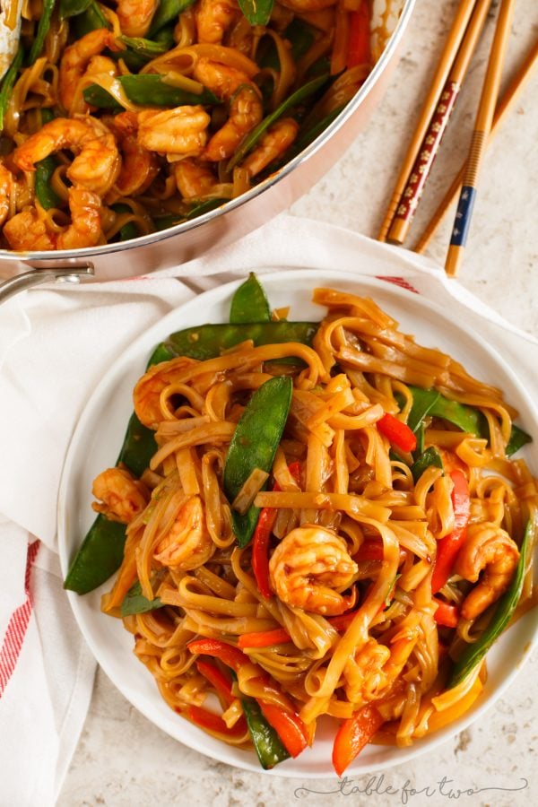 An easy and flavorful weeknight dish to satisfy your stir fry craving! This ginger garlic shrimp noodle stir fry is packed with everything your tastebuds will love and they'll love you back!