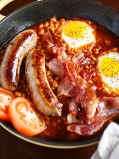 If you're yearning for a taste of London, this skillet English breakfast will satisfy your cravings in the States!