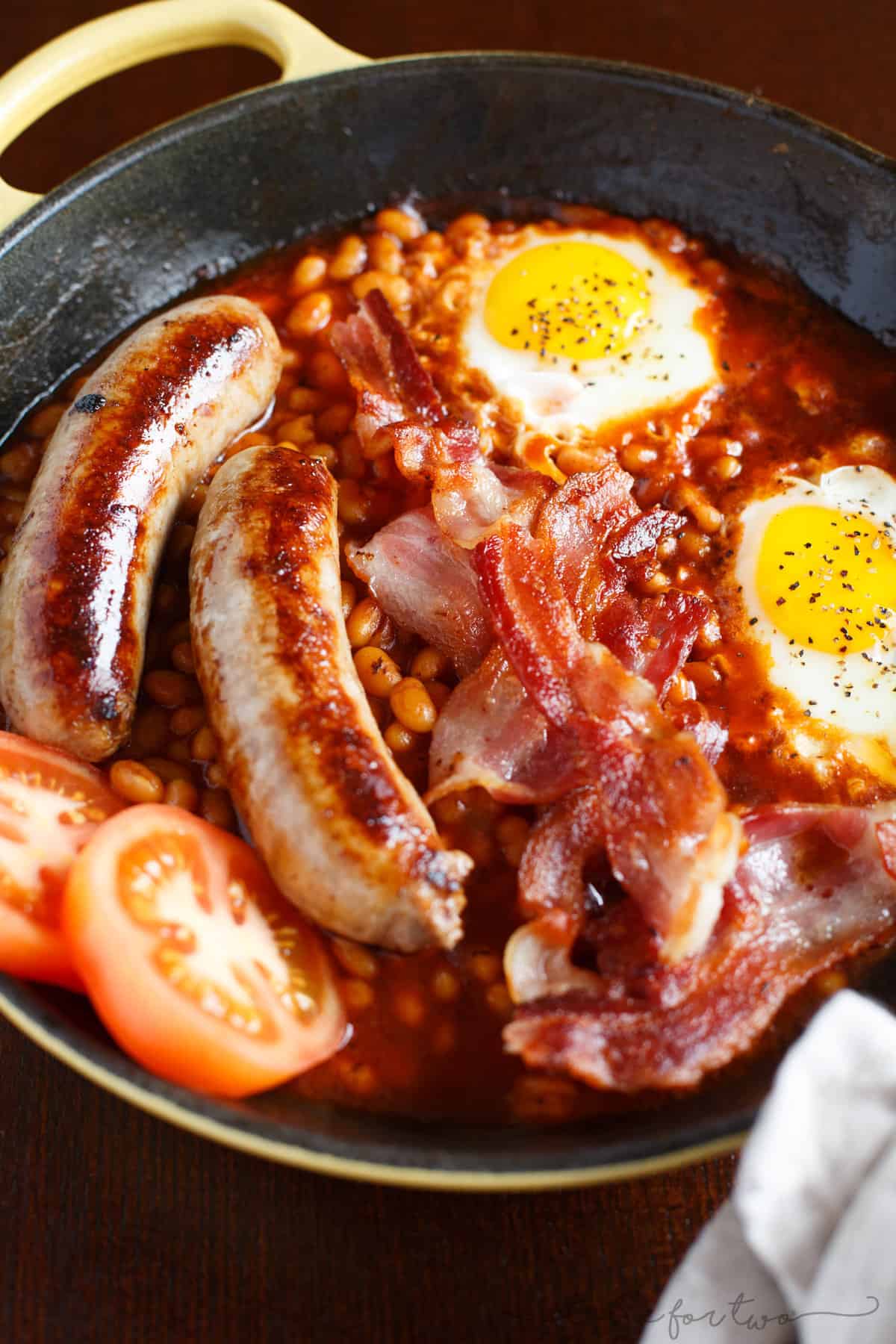 If you're yearning for a taste of London, this skillet English breakfast will satisfy your cravings in the States!