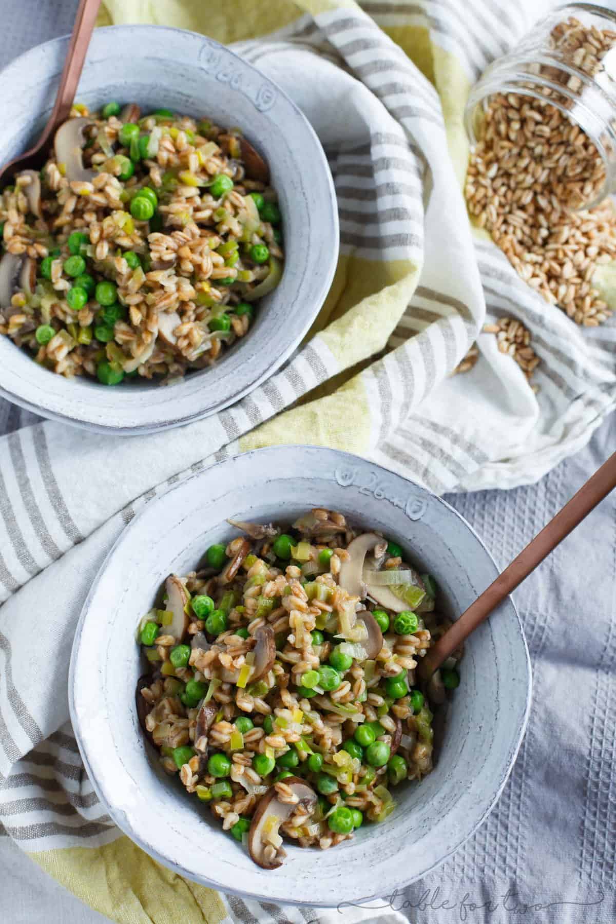 A great way to use farro in this flavorful dish! Filled with leeks, mushrooms, peas, and lots of parmesan cheese; this cozy farro dish is a quick one to whip up anytime of the week!