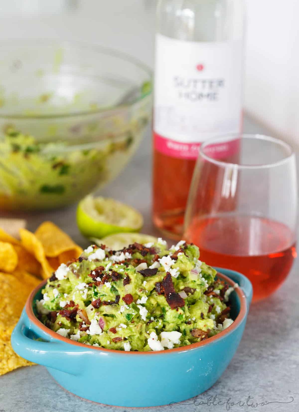 Loaded guacamole is pretty much the only way to have guacamole these days. Charred poblano peppers, bacon, and queso fresco make this guacamole freaking amazing especially with a glass of @sutterhome White Zinfandel! #ad #sweetonspice