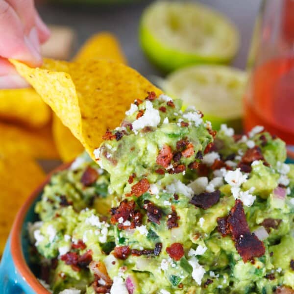 Loaded guacamole is pretty much the only way to have guacamole these days. Charred poblano peppers, bacon, and queso fresco make this guacamole freaking amazing especially with a glass of @sutterhome White Zinfandel! #ad #sweetonspice