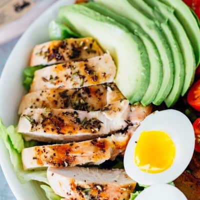 An easy grilled chicken recipe for grill season! Throw this grilled rosemary on a bed of salad leaves and top the salad with your favorite toppings!