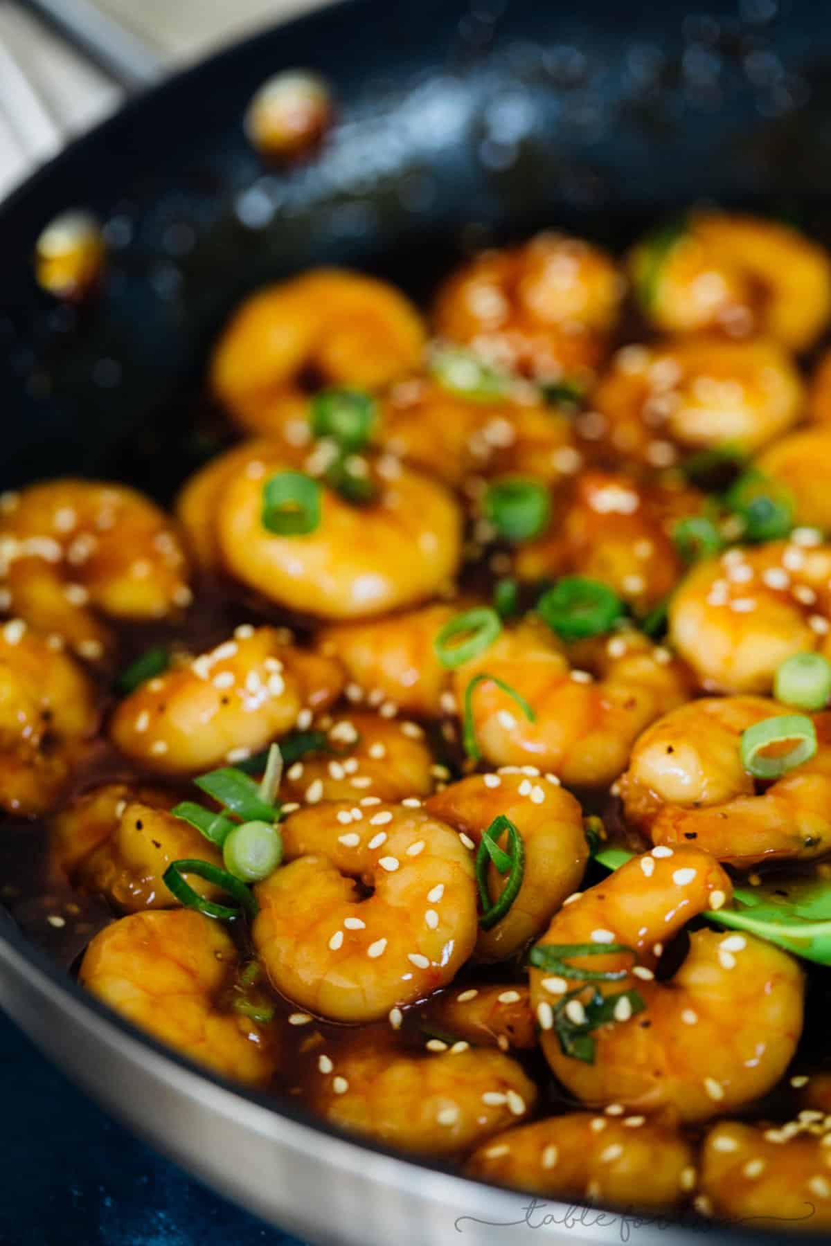Super quick and easy seafood dinner for those who love shrimp! Honey ginger garlic shrimp stir fry takes only 20 minutes to put together! You will love the short amount of time that you'll be in the kitchen!