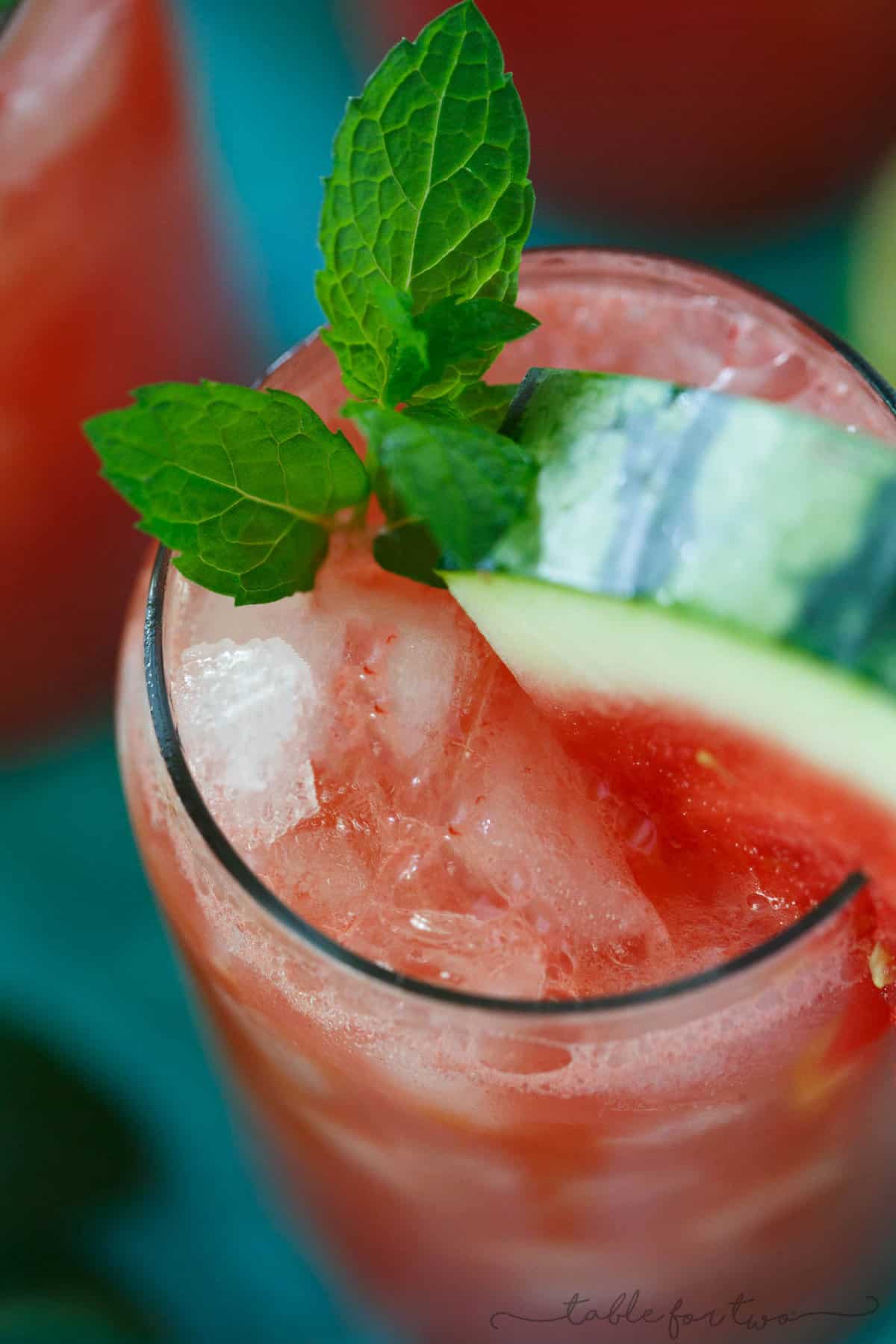 Cool off with this refreshing and easy watermelon mint lime juice! A must for the hot summer days!