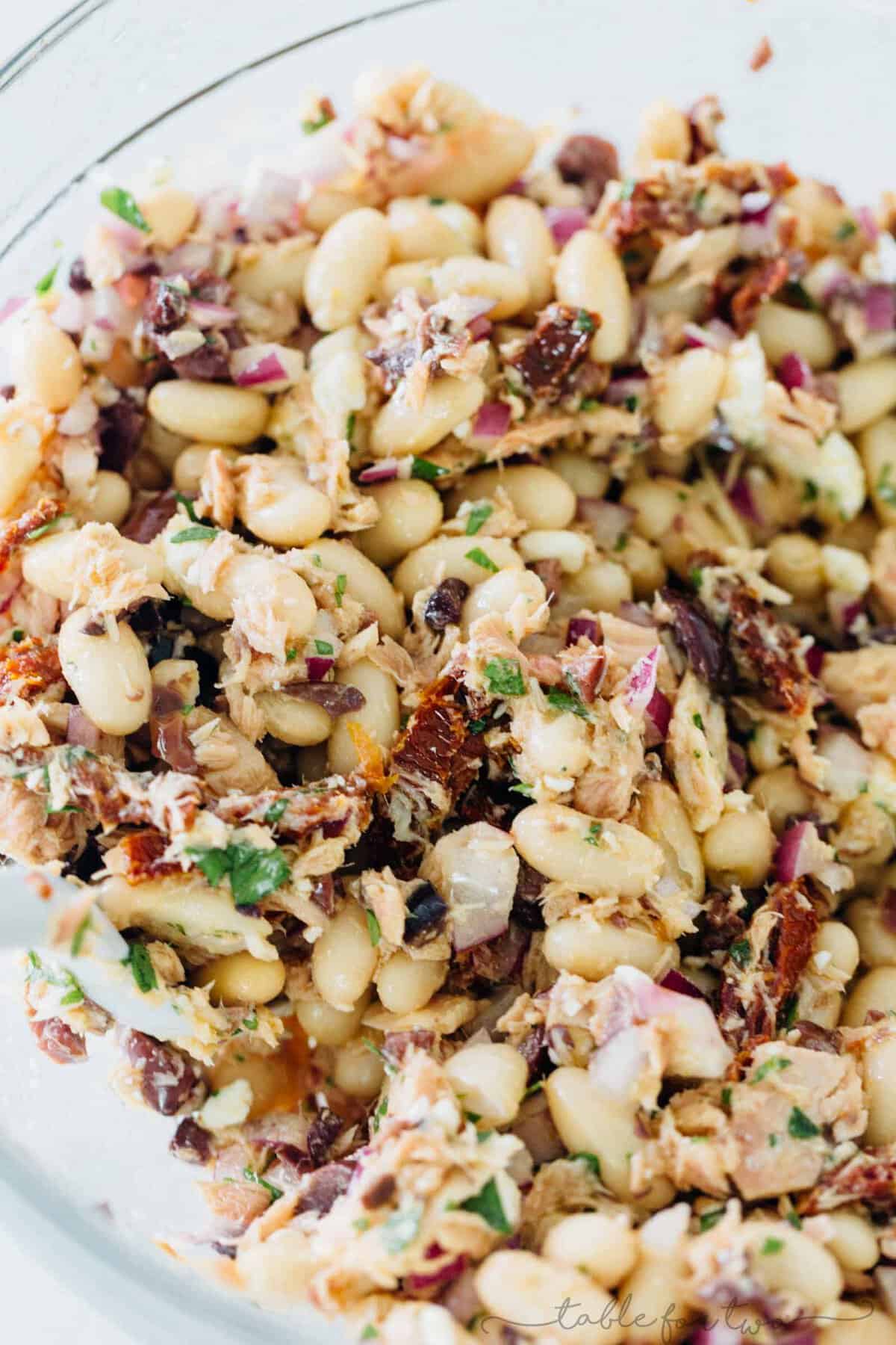 Mediterranean tuna white bean salad is full of flavorful ingredients and deliciously tasty tuna that is full of protein! An easy and healthy lunch option for those who are looking for new lunch ideas that will keep you full!