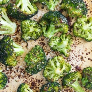 Roasted parmesan broccoli is an easy and delicious way to jazz up the classic roasted broccoli or roasted vegetables! Makes for a great side dish!