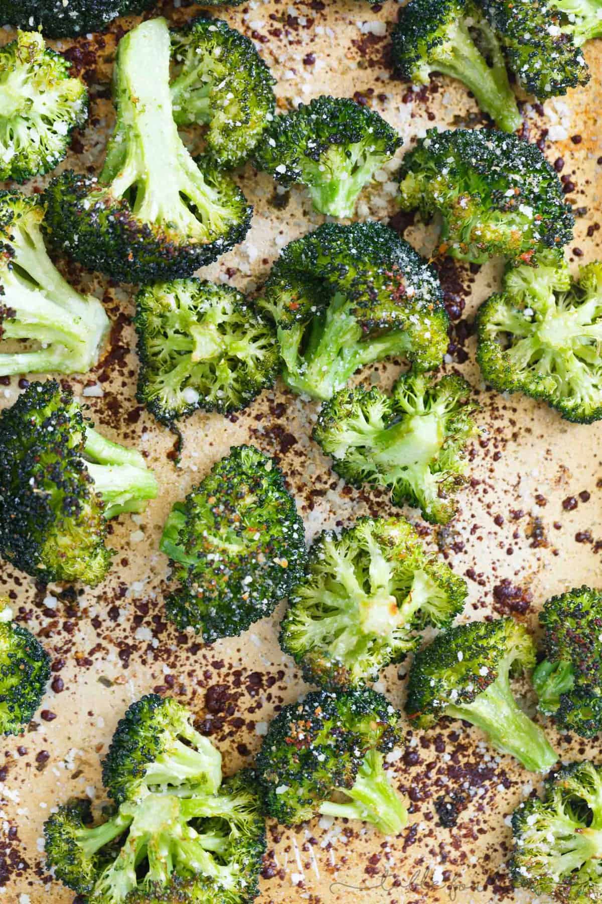 Roasted parmesan broccoli is an easy and delicious way to jazz up the classic roasted broccoli or roasted vegetables! Makes for a great side dish!