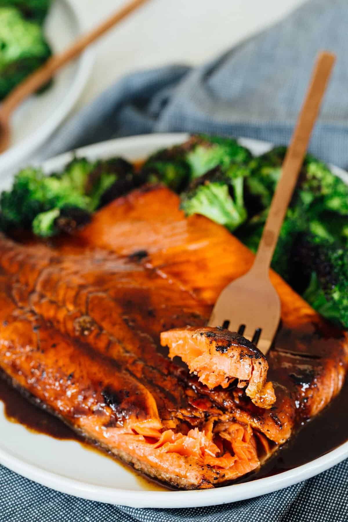 Who doesn't love a sweet and salty combination on top of buttery, flakey salmon? This sugared soy sauce salmon is a quick and easy weeknight meal! #meatlessmonday #seafood #salmon #salmonrecipes #soysauce #asian