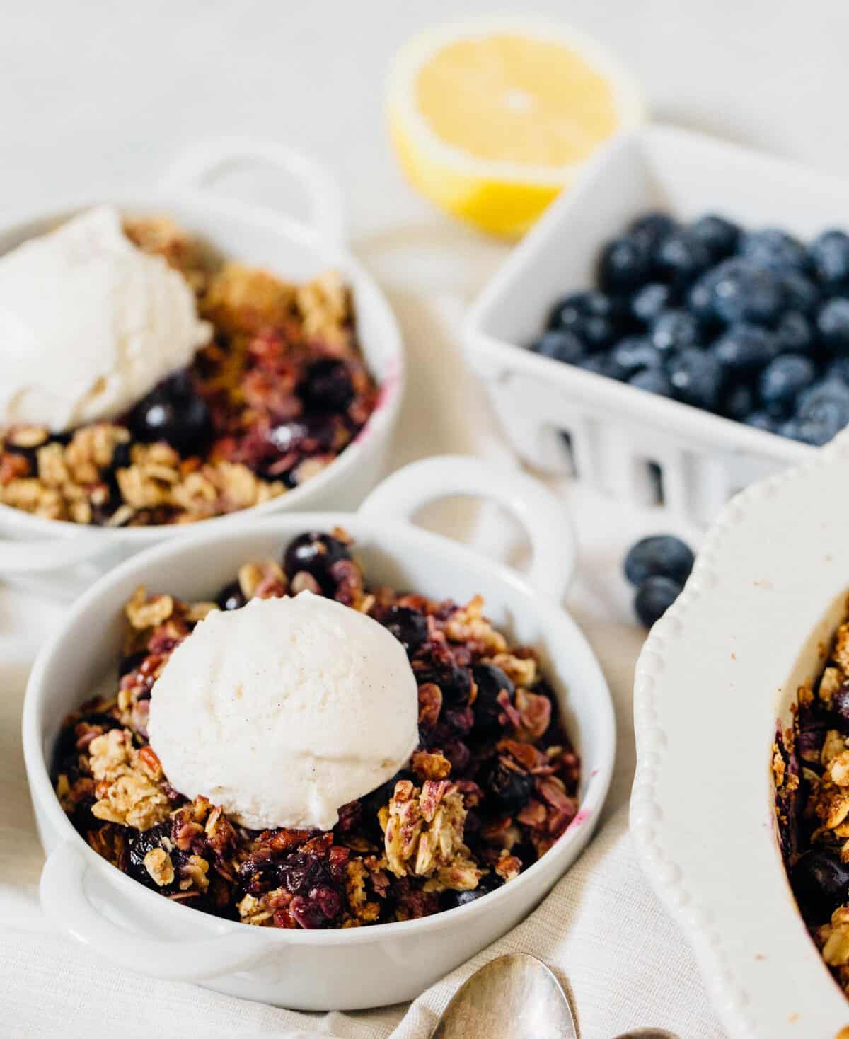 This blueberry pecan crumble is effortless to put together but it is an exceptional dessert to have to finish off any dinner party or get-together! #blueberrycrumble #blueberrypecan #blueberry #pecan #blueberrydessert #dessert #summerdessert