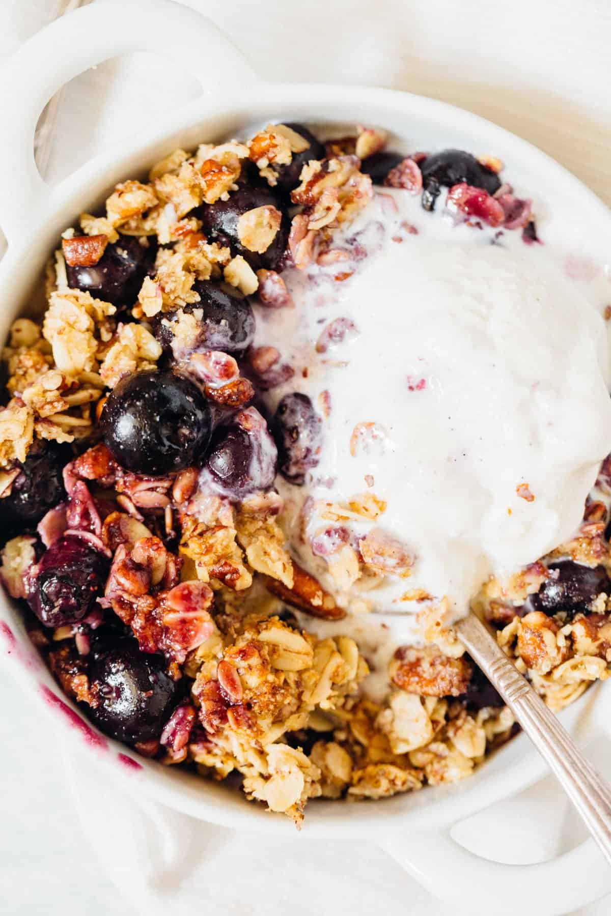 This blueberry pecan crumble is effortless to put together but it is an exceptional dessert to have to finish off any dinner party or get-together! #blueberrycrumble #blueberrypecan #blueberry #pecan #blueberrydessert #dessert #summerdessert