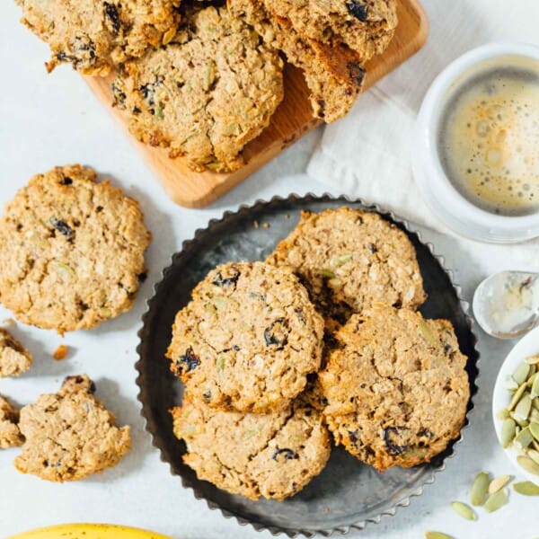 Naturally sweetened, vegan, and gluten-free. These breakfast cookies are a great on-the-go bite and good for any time of day! #cookies #breakfastcookies #glutenfreebaking #dairyfree #veganbaking #vegan #glutenfree #naturallysweetened