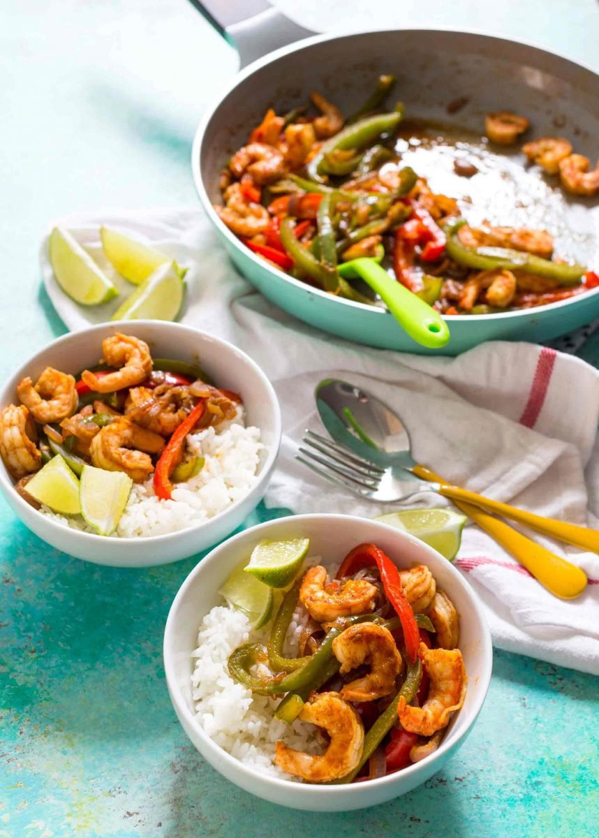 Shrimp fajita bowls are a quick dinner option for those busy night. Super flavorful and comes together in less than 20 minutes!