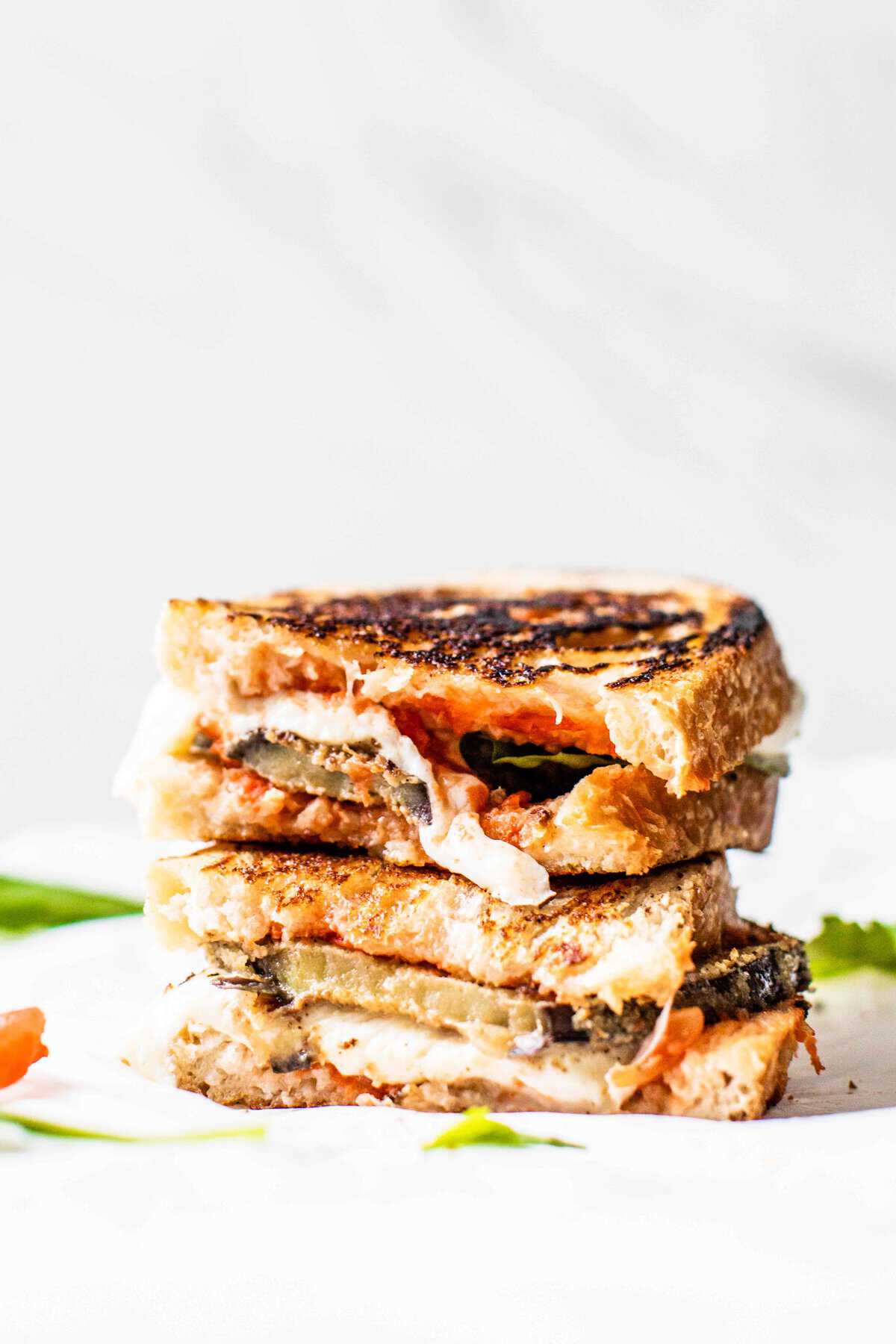 If you're looking for an alternative to eggplant parmesan, this eggplant parmesan SANDWICH is it! #eggplant #eggplantparmesan #eggplantrecipe #eggplantrecipes #eggplantideas