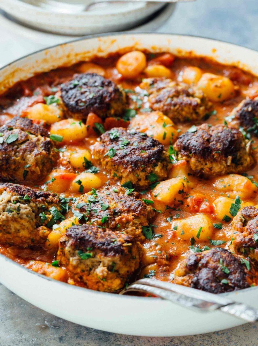 Cauliflower gnocchi and meatballs is a cozy alternative to the classic spaghetti and meatballs. All made in one-skillet! Who can complain?!