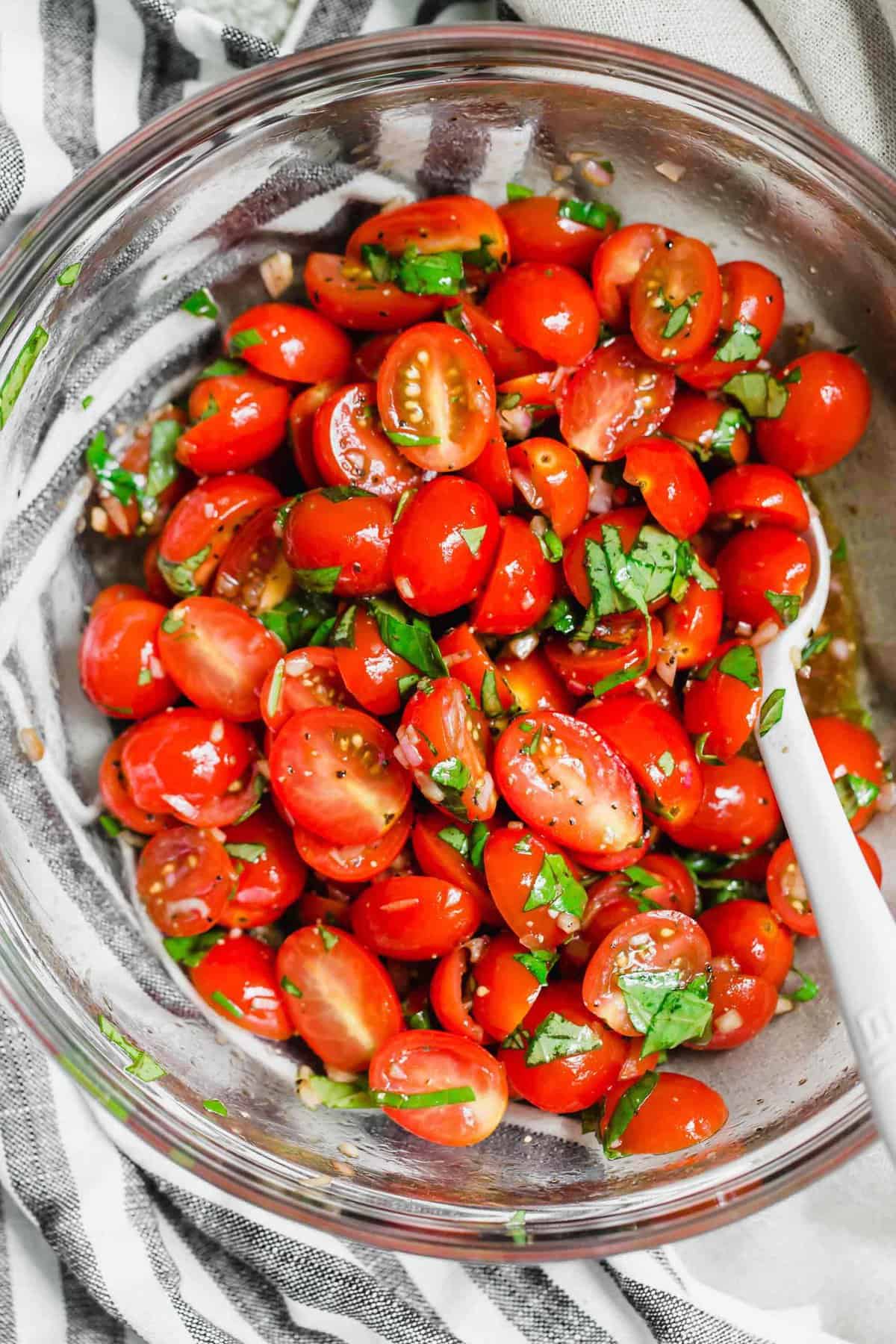 This is the best summer tomato salad! With a short ingredient list, this fresh salad will have you making it all summer long! #tomato #tomatosalad #summersalad #freshingredients