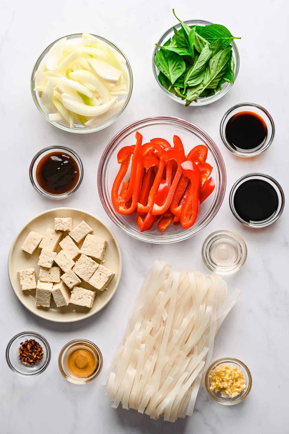 Ingredients for Thai drunken noodles with tofu.