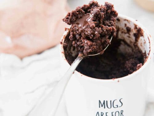 https://www.tablefortwoblog.com/wp-content/uploads/2020/08/chocolate-mug-cake-recipe-photos-tablefortwoblog-4-500x375.jpg