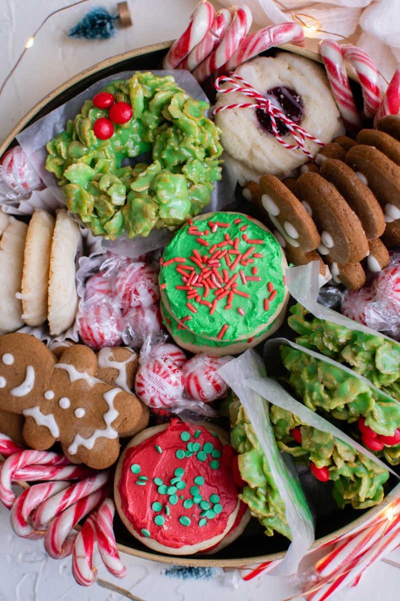 Spread some holiday cheer by learning how to make a beautiful holiday cookie box to gift this holiday season!