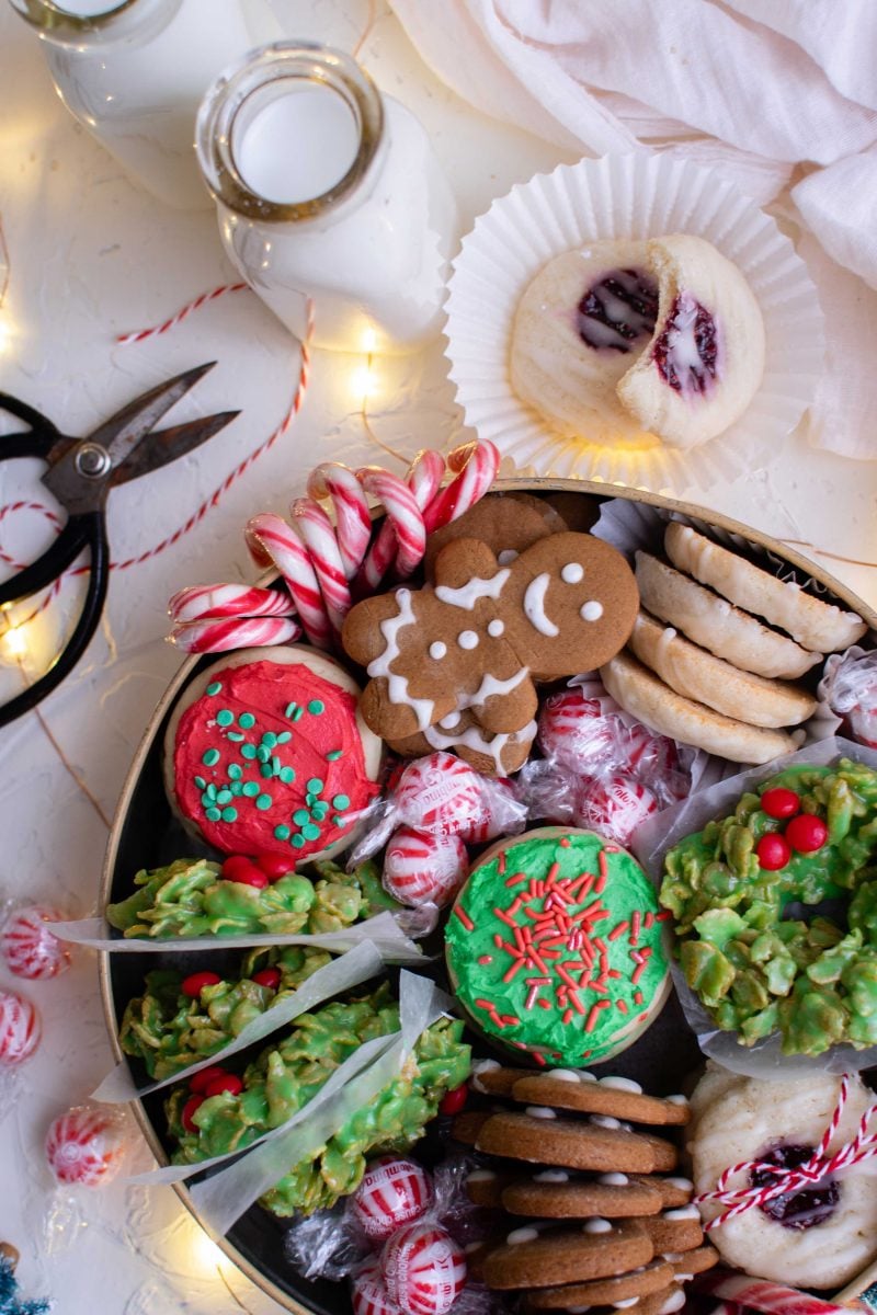 Spread some holiday cheer by learning how to make a beautiful holiday cookie box to gift this holiday season!