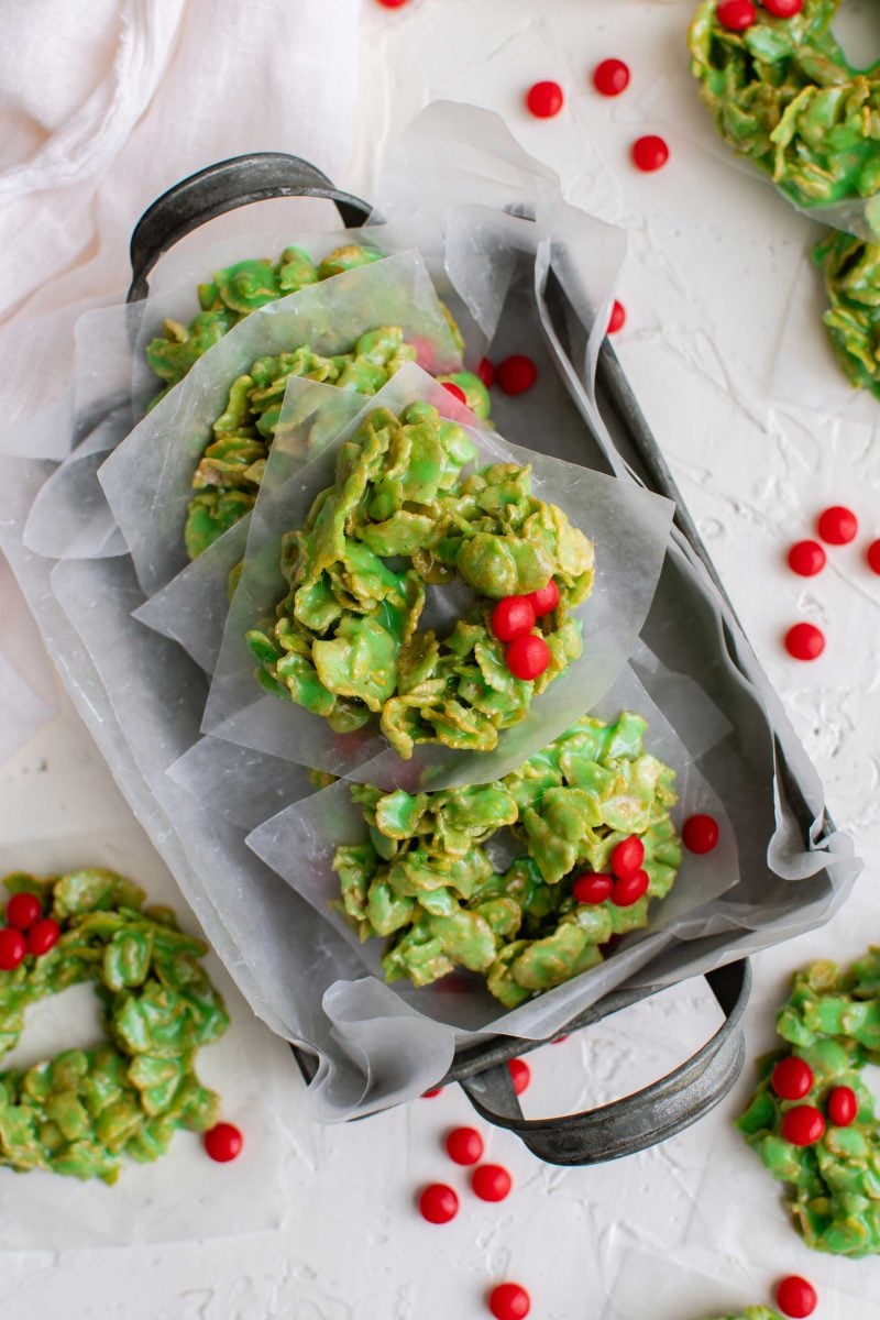 These adorable cornflake marshmallow wreaths look like the real thing but you can at least eat these!