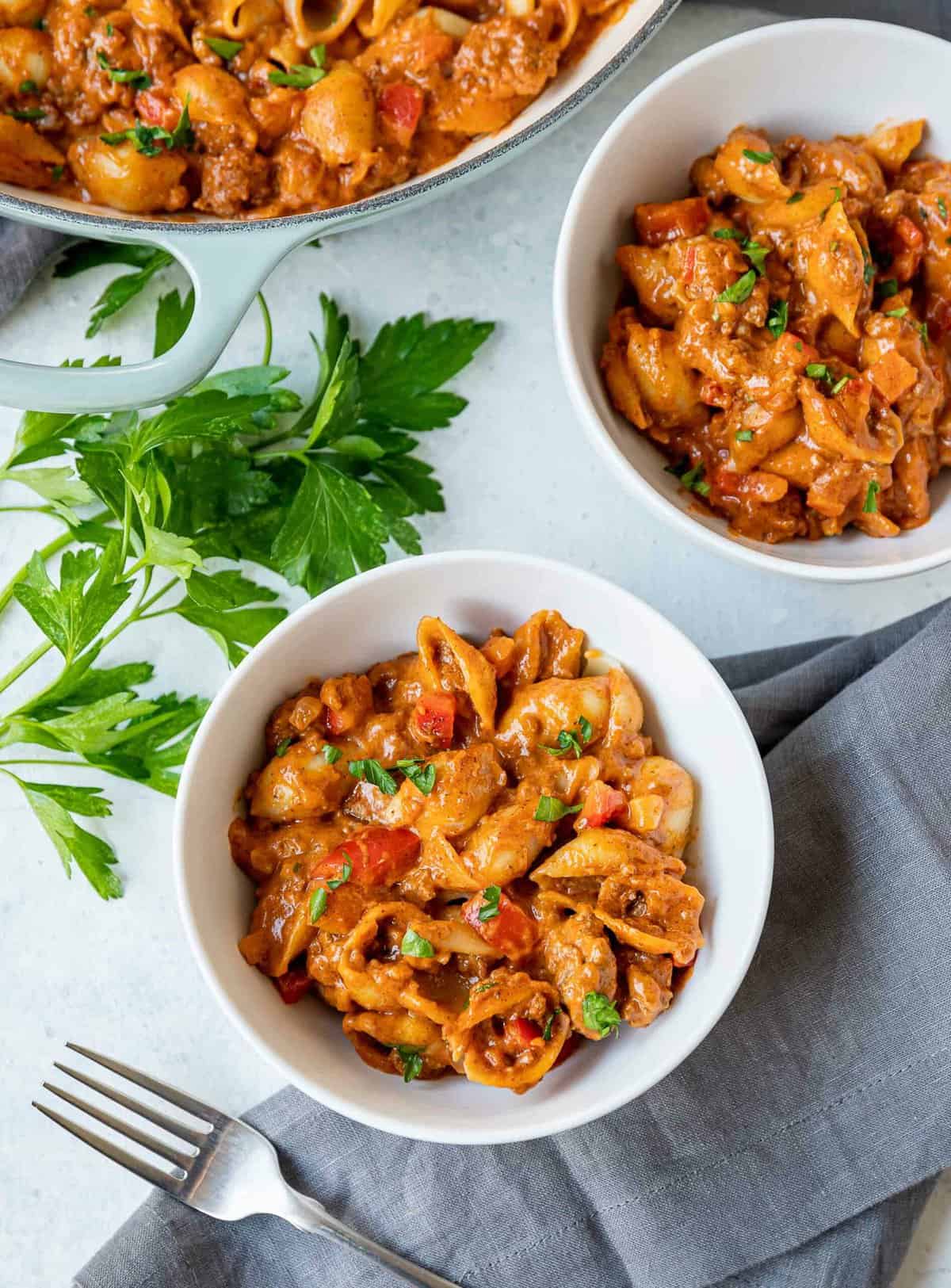 If you're looking for that ultra cheesy, creamy, and carby dinner..look no further than this cheesy beefy pasta shell dish!