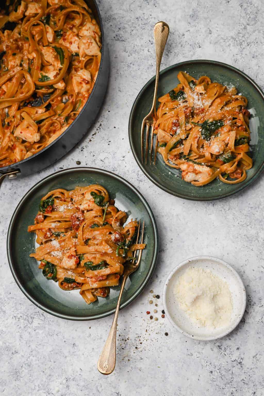 OnePot Creamy Chicken and SunDried Tomato Pasta Chicken Pasta