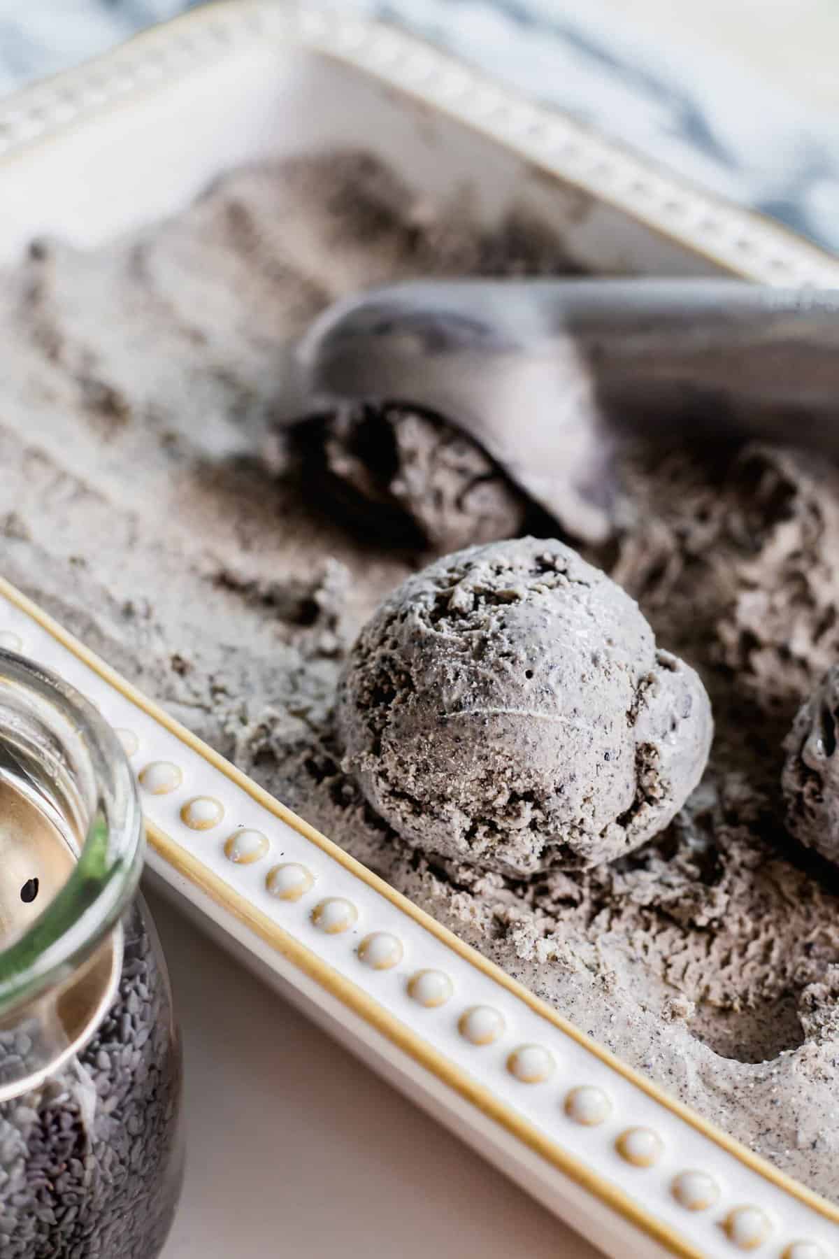 Black Sesame Ice Cream (NoChurn) Black Sesame Recipes