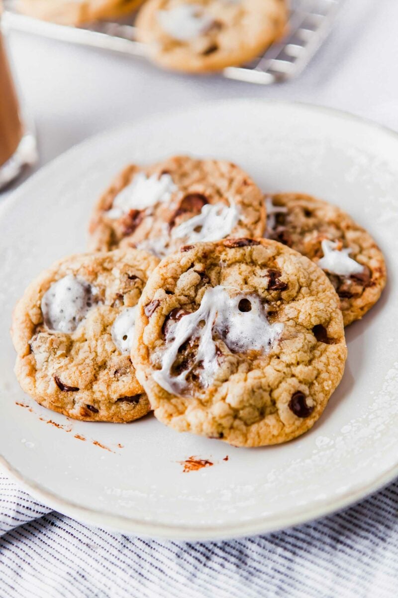 Several cookies are on a white plate. 