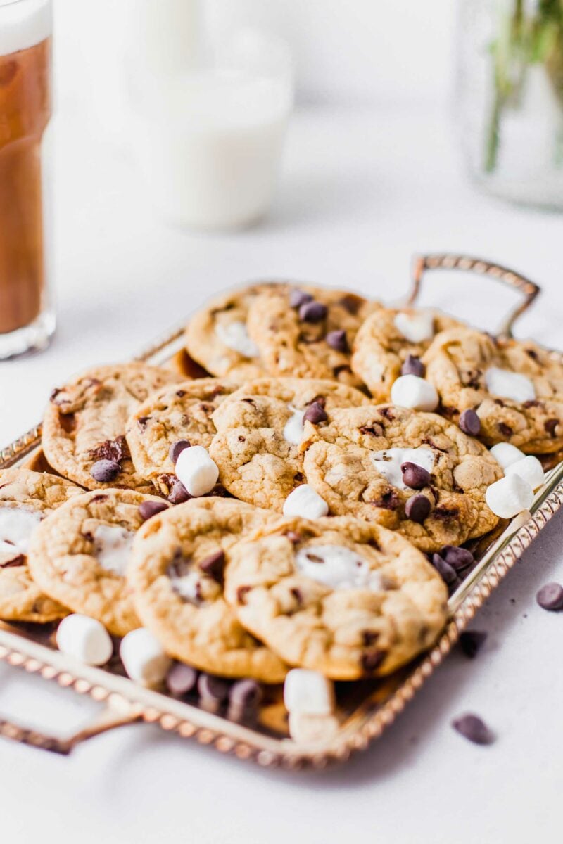 A dozen cookies are presented on a serving tray. 