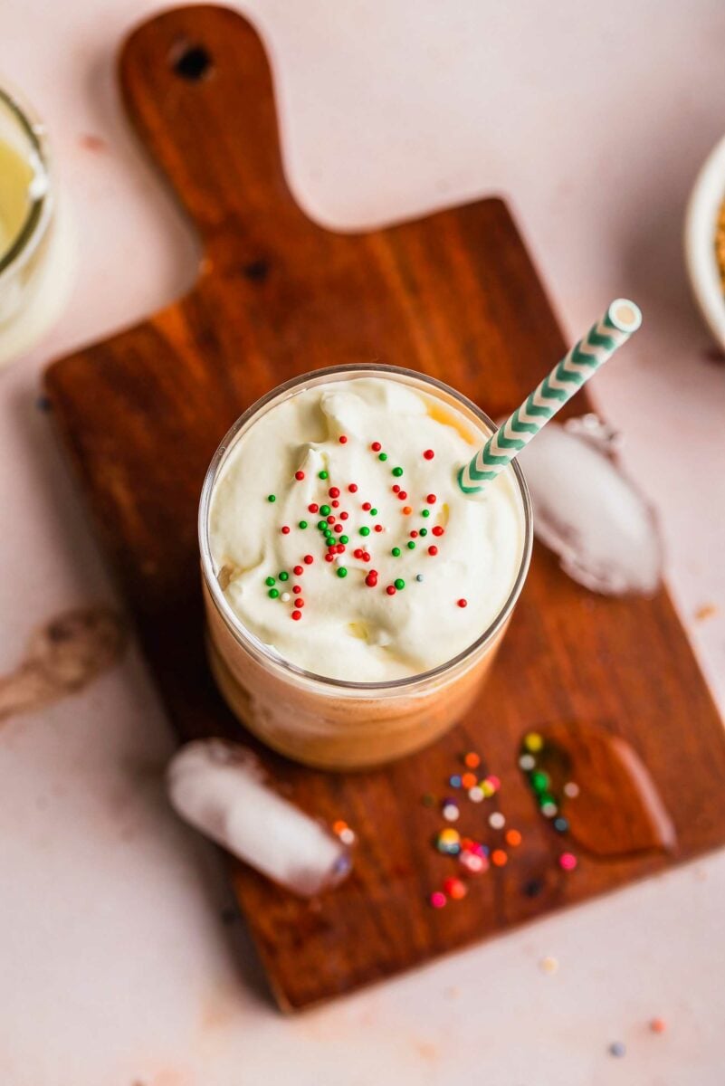 https://www.tablefortwoblog.com/wp-content/uploads/2021/12/sugar-cookie-latte-recipe-photo-tablefortwoblog-5-801x1200.jpg