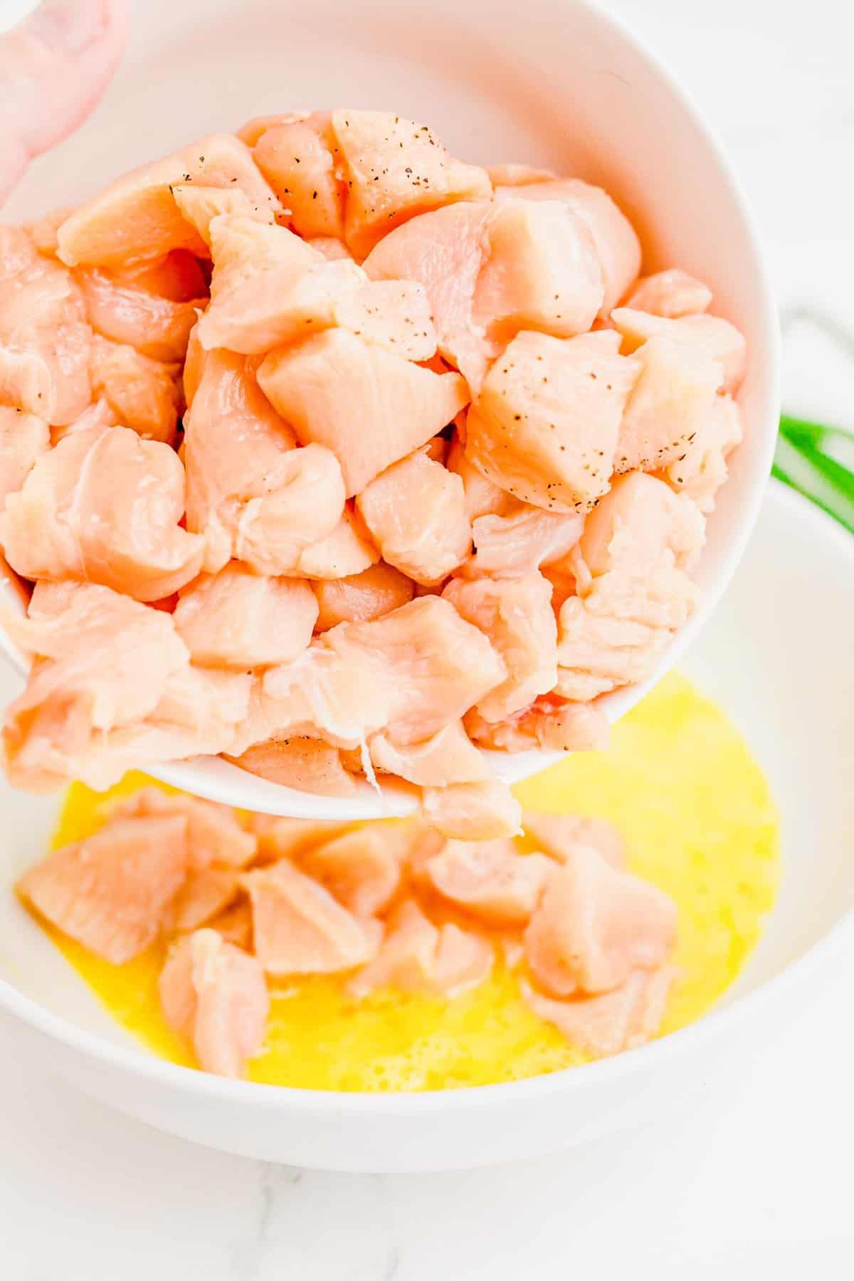 Coating raw chicken in egg