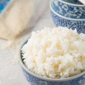 instant pot jasmine rice in an ornate blue bowl