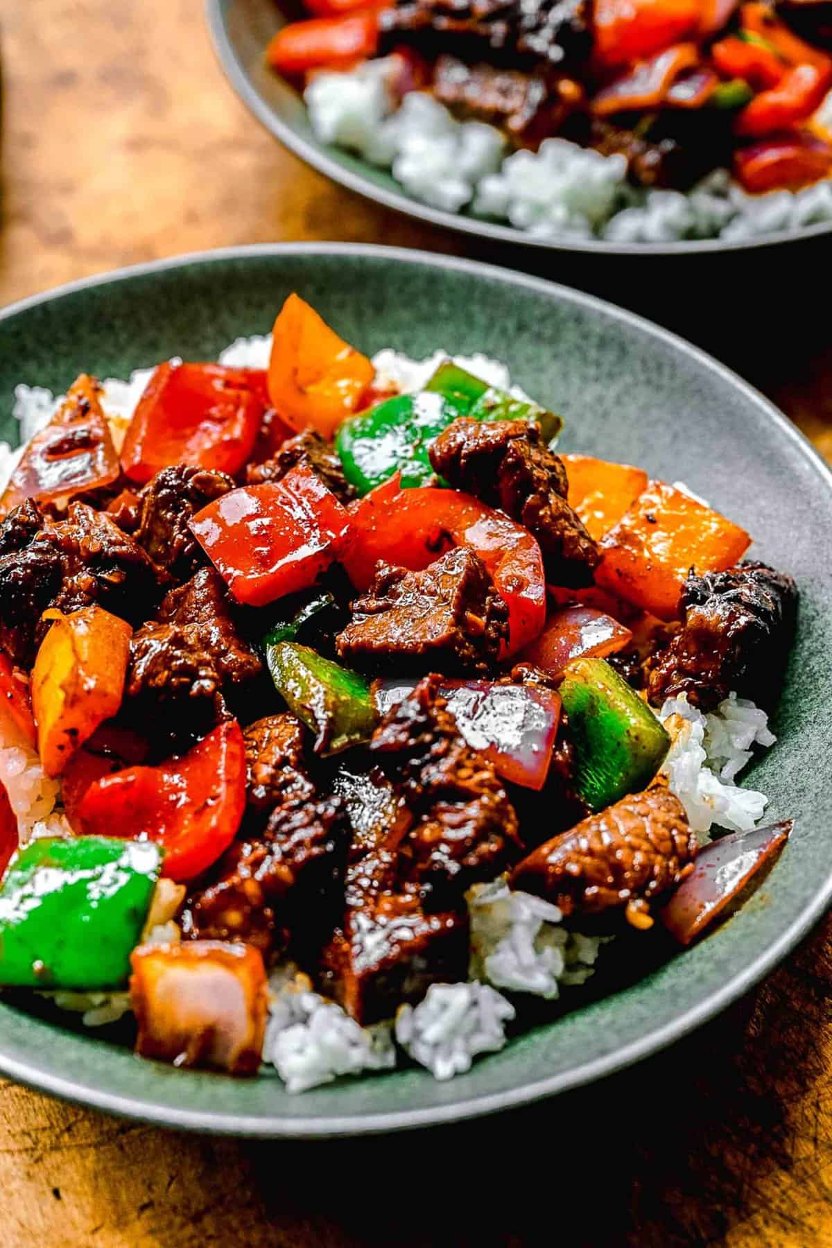 Bo luc lac served over rice in bowls.