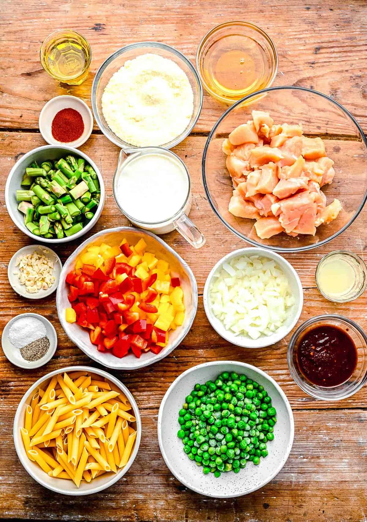 Ingredients for spicy chicken chipotle pasta separated into bowls