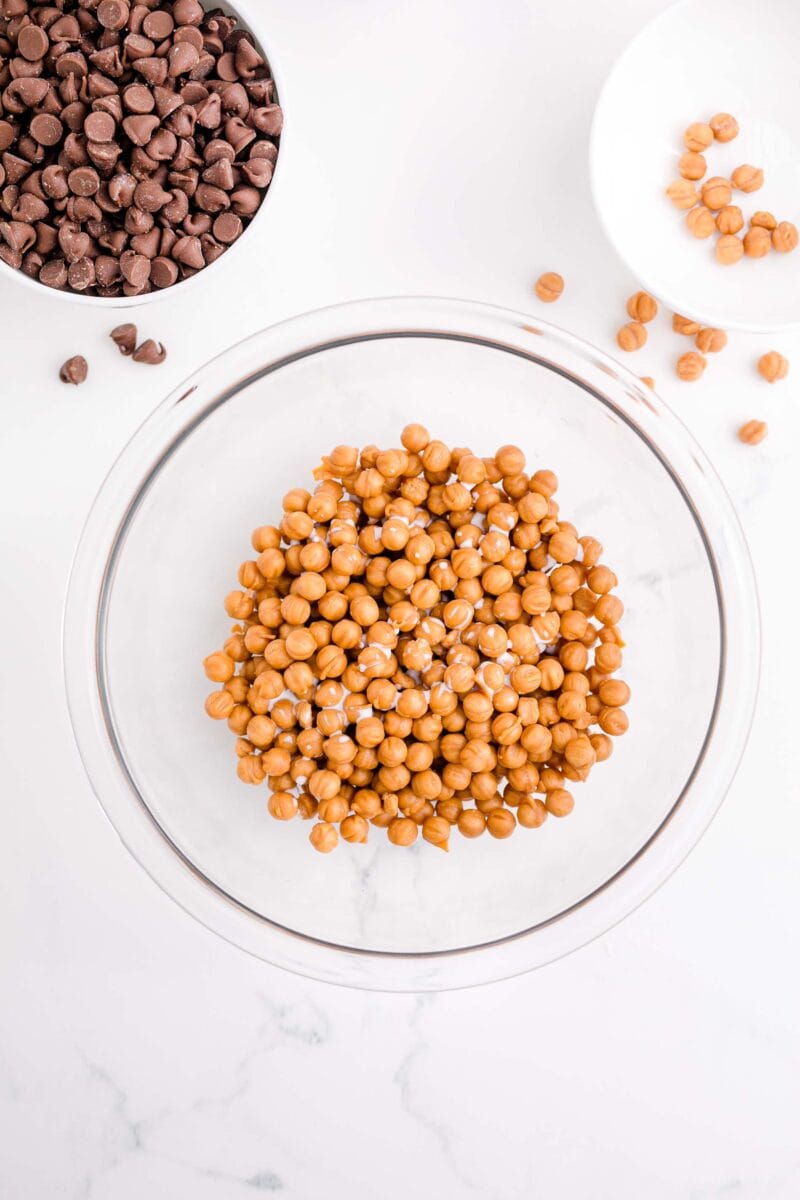 caramel bits are placed next to chocolate chips in two different bowls